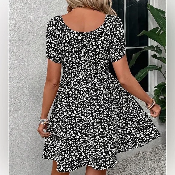 Cottagecore Plus Size Black and White Floral Dress 3X - Picture 2 of 5